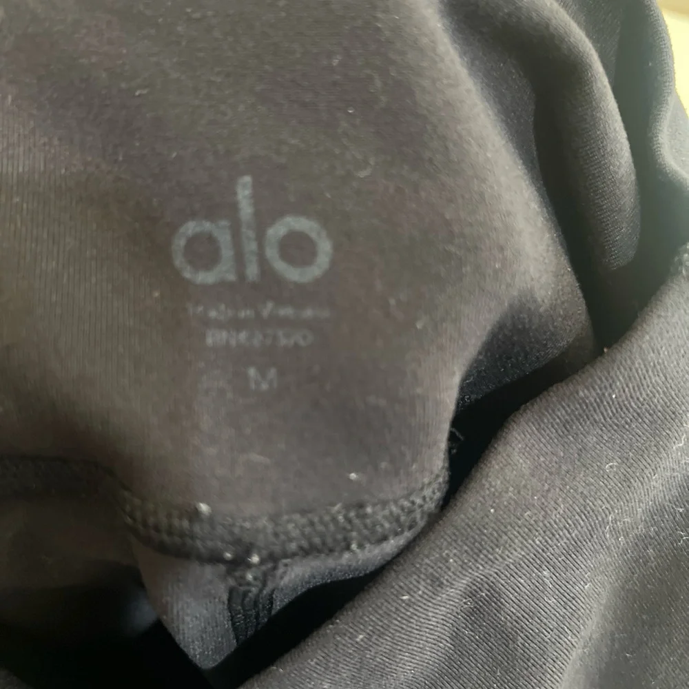 ALO Yoga High Waist‎ Moto Leggings Black Glossy Size medium Yoga Stretch Sporty